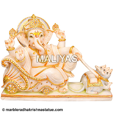 Ganpati sitting on Rat Chariot